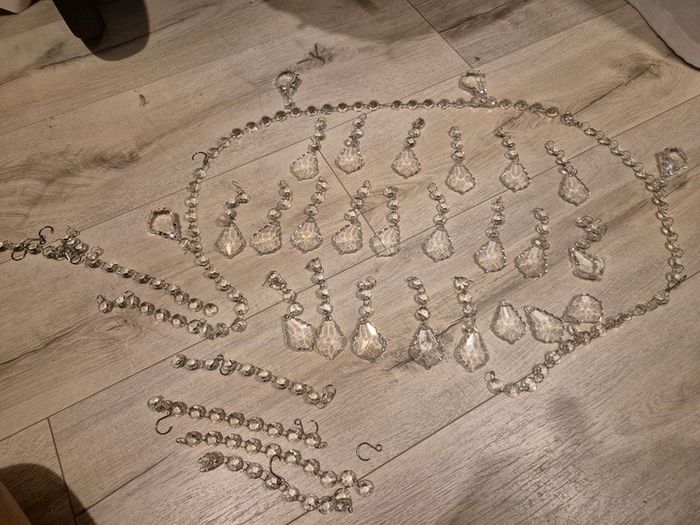 Crystal pendants with connectors
