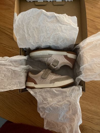 Clarks Fawn Hero toddler shoes size 5G