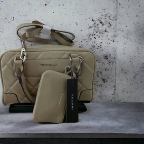 TAHARI satchel