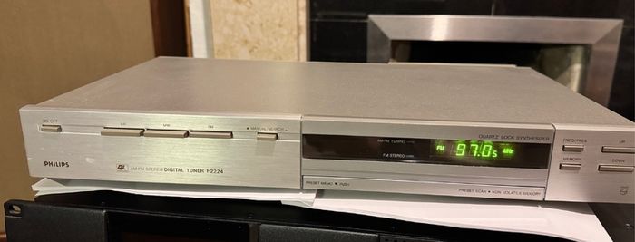 Philips F2224 stereo digital tuner