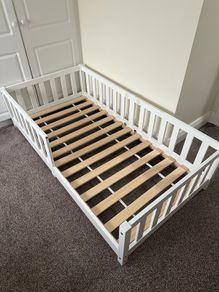 Toddler floor bed