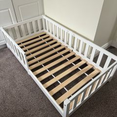 Toddler floor bed
