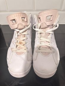 Pre owned Womens Air Jordan Retro 6 Gold Hoops size 5.5