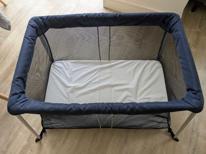 Cuggl Deluxe Super Lightweight Travel Cot