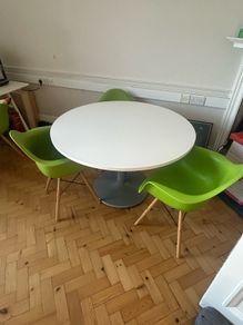 Round Table/4 Chairs