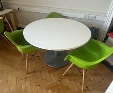 Round Table/4 Chairs
