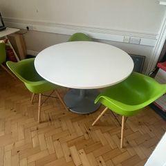 Round Table/4 Chairs