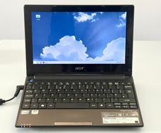 Acer Aspire One D255 Netbook 10.1" - Linux, w/ Case & Charger