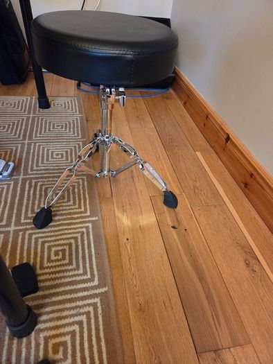 Roland TD-07 DMK, pedal, throne, monitor