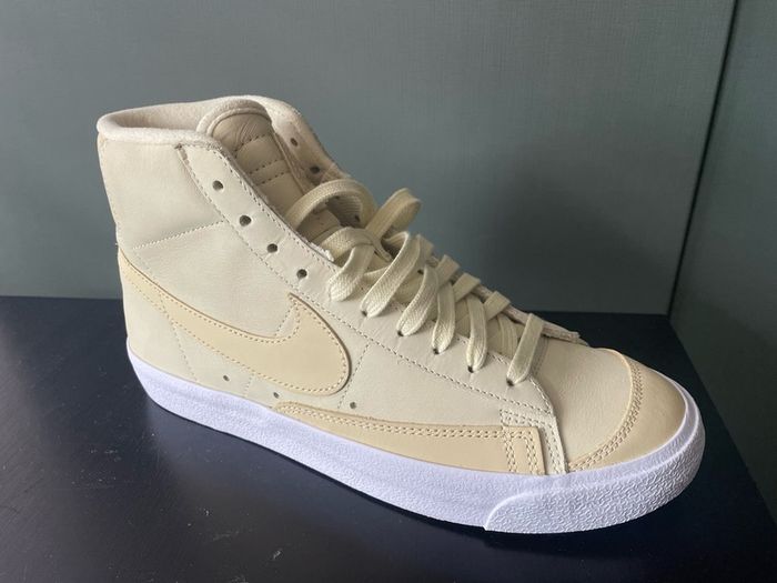 Original Nike UK6.5 Mid leather trainers woman's shoes sneakers