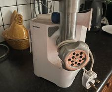 mincer, not used in a long time.silver crest, Lidl i think