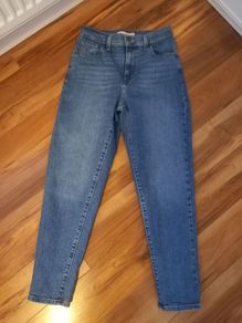 Levis High Waisted Mom Jeans size 26