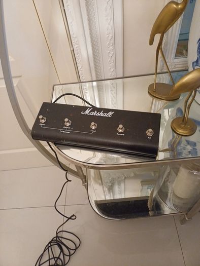 Marshall footswitch button
