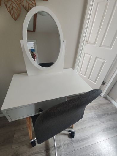 Vanity desk