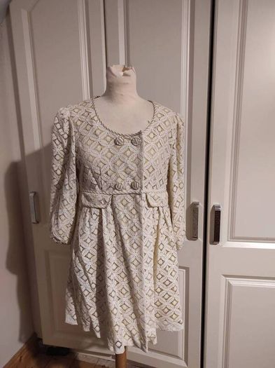 Cream lace jacket with butons