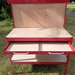 Halfords DIY workbench with tool storage