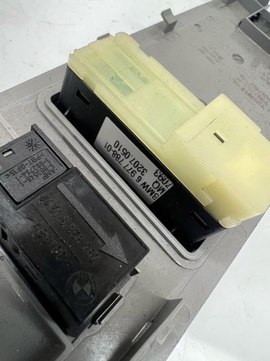 BMW 5 series E60  E61  Emergency Call Switch Button 6977788 A1l2b28s