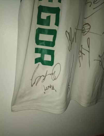 Ufc autograph t shirt