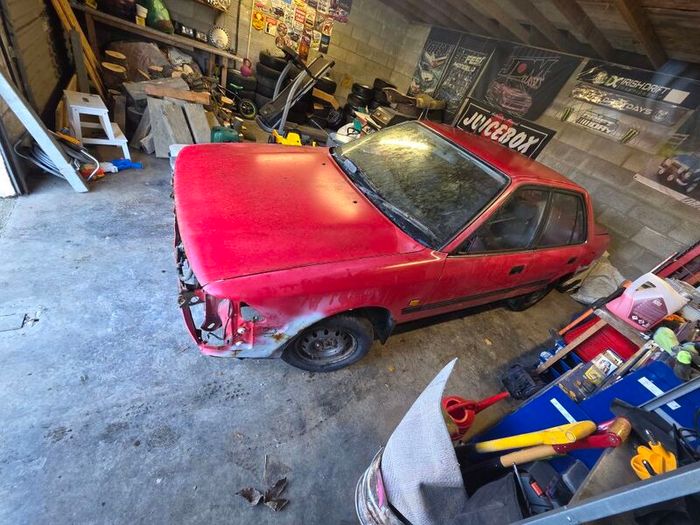 toyota carina 11 breaking