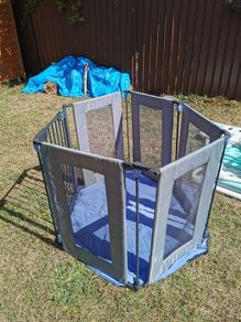 Hexagonal playpen