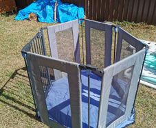 Hexagonal playpen