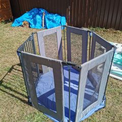 Hexagonal playpen