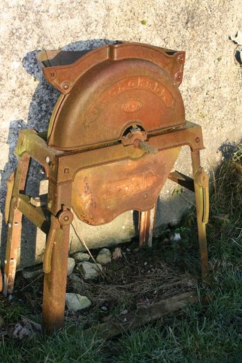 Antique Bentall Patent Unchokable  ROOT CUTTER Flower Pot