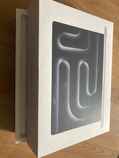 MacBook Pro empty box