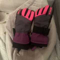 ski gloves for ages 7-9