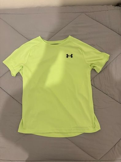Boys under armour t-shirt large