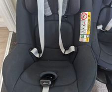 2x Maxi Cosi PearlPro2 and iso Fix base