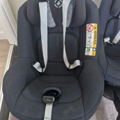 2x Maxi Cosi PearlPro2 and iso Fix base