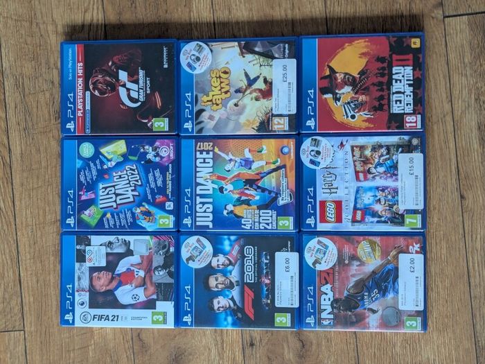 PlayStation 4 + 2 Controllers + 9 Games