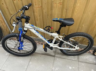 Bicycle - 24" Carrera Luna AS NEW