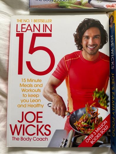8 Cookbooks | Joe Wicks | Jamie Oliver | The Happy Pear | The Essential Air Fryer