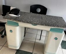 Nail desk with extractor