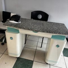 Nail desk with extractor