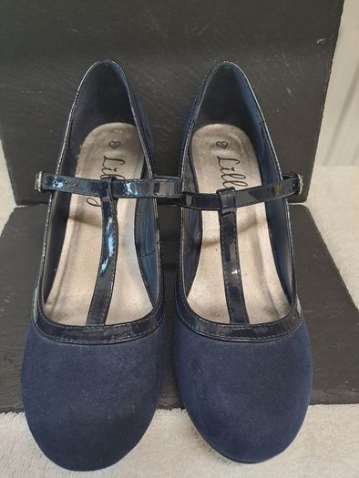 Black and navy suede heels size 8