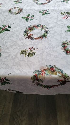 Bespoke Christmas tablecloths, runners, napkins. Made to measure