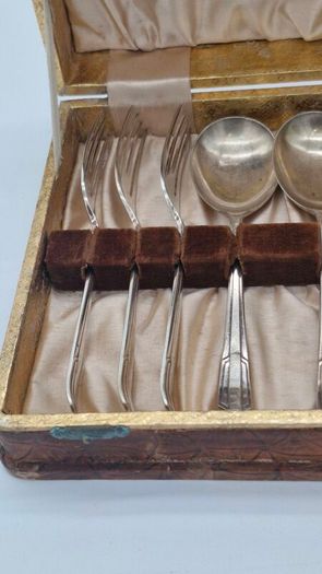 Cutlery set in a box .