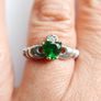 Vintage 925 Sterling Silver Claddagh Ring with Green Heart Stone size Q - 2,5g Image 5
