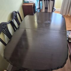 Sherlock Brothers dining suite extendable table with 6 Chairs  2 carvery chairs