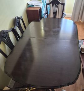 Sherlock Brothers dining suite extendable table with 6 Chairs  2 carvery chairs