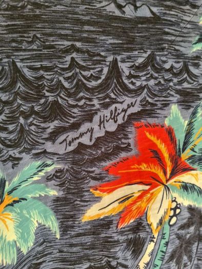 Mens Tommy Hilfiger crew neck t shirt floral hawaii palm tree Size small mens boys