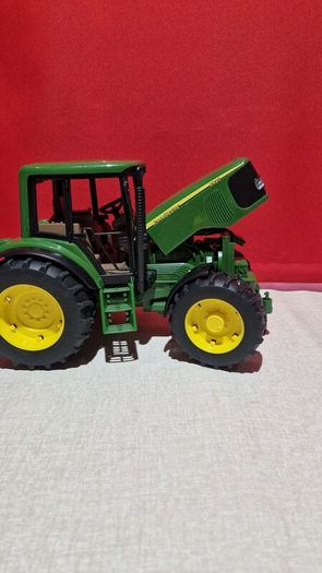 Bruder John Deere 6920  toy tractor in 1:16 scale