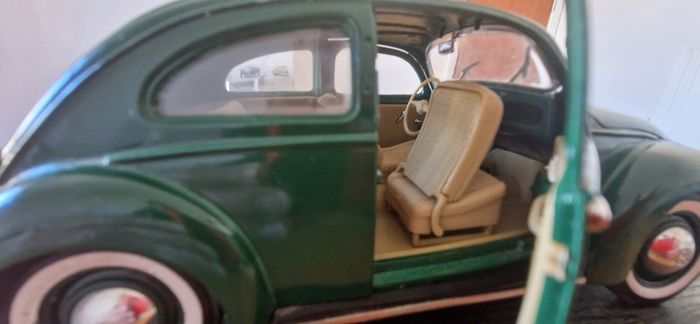 Maisto Volkswagen 1951 1:18 Green Diecast Model