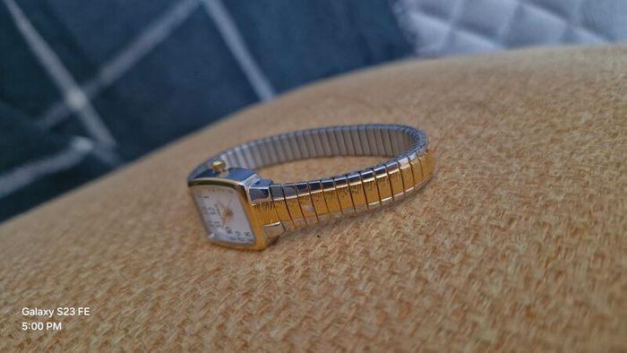 lorus quartz ladies two tone white dial expander