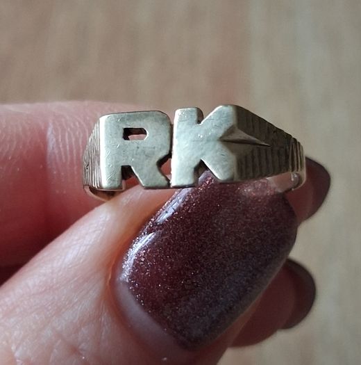 9ct gold ring size M
