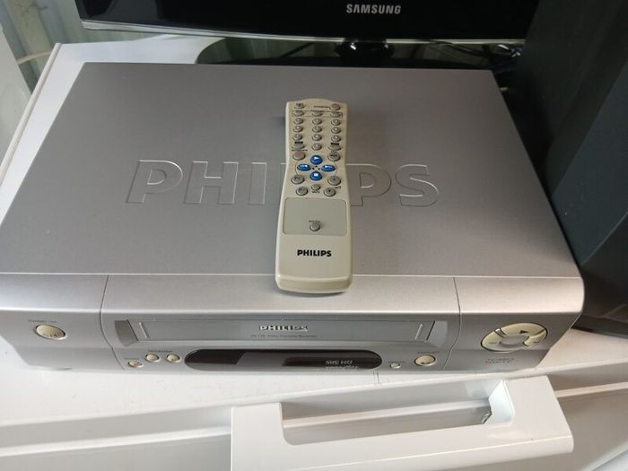 Phillips vhs player with remote