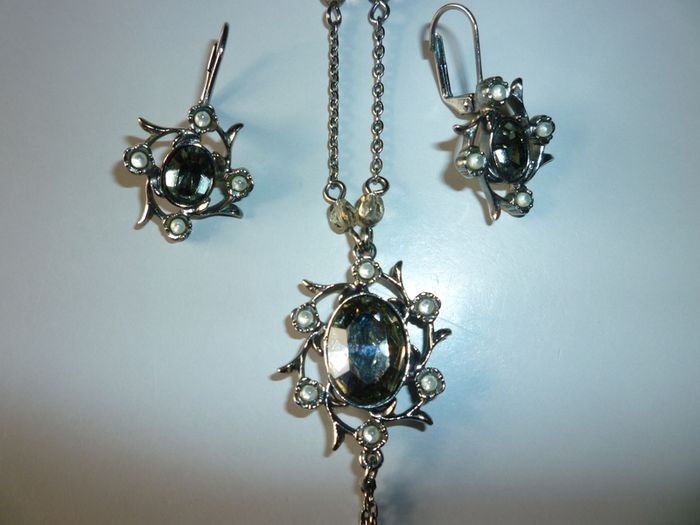 Necklace Pendant Earring Set.  Vintage chain & ear rings